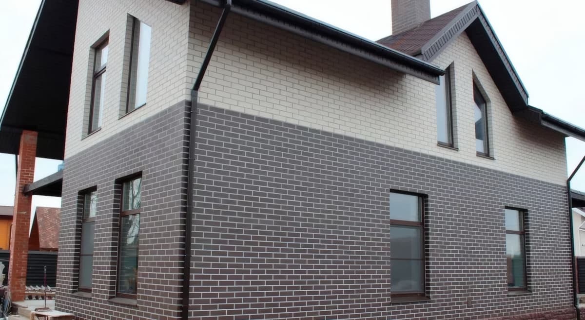 Отделка дома мягким кирпичом